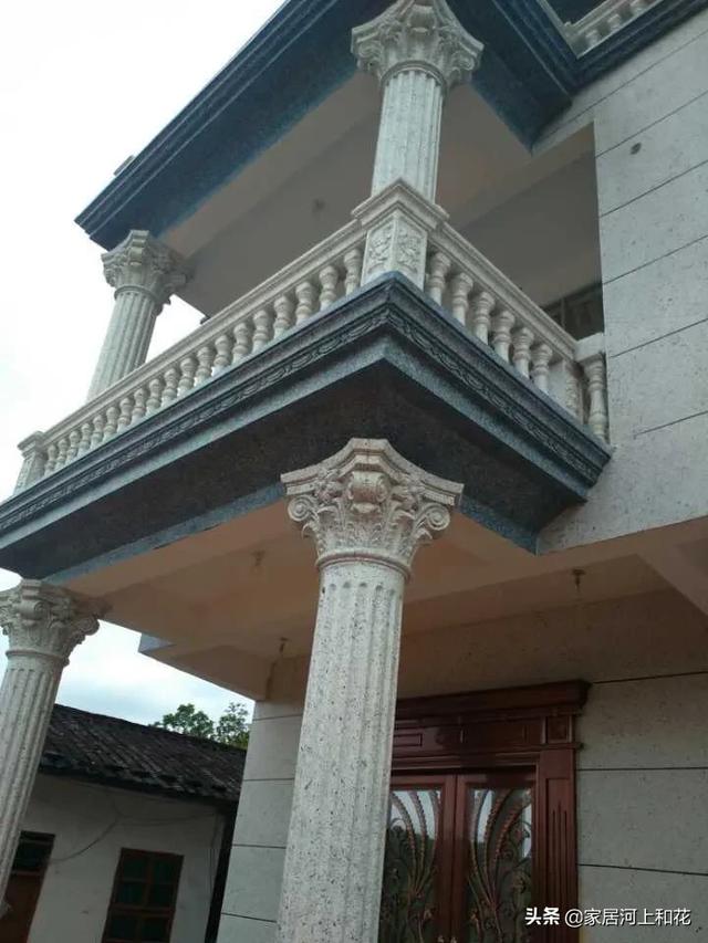 三根柱子的楼房图图片