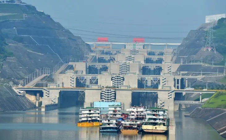 中国最大水电站排名第一(长江三峡大坝每年的发电量多少)