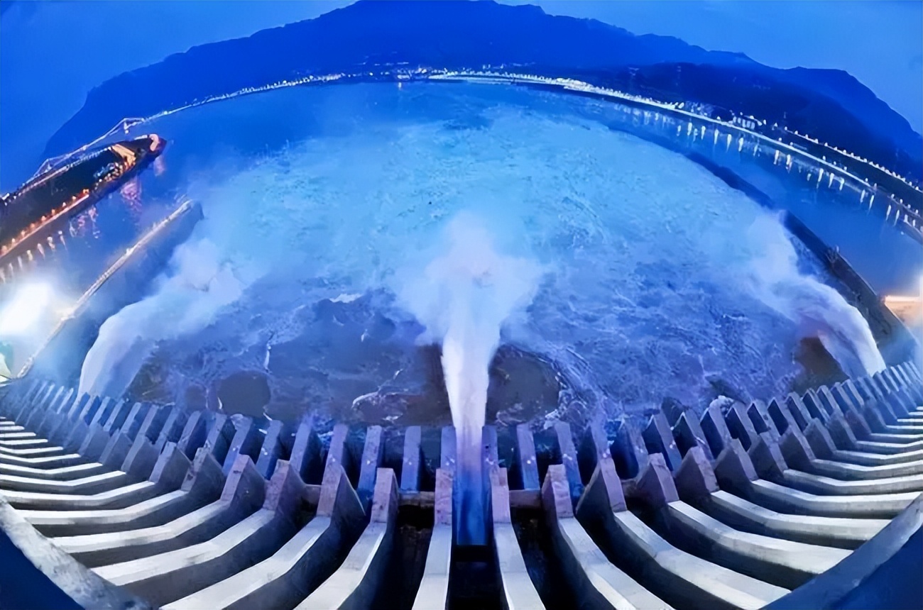 中国最大水电站排名第一(长江三峡大坝每年的发电量多少)