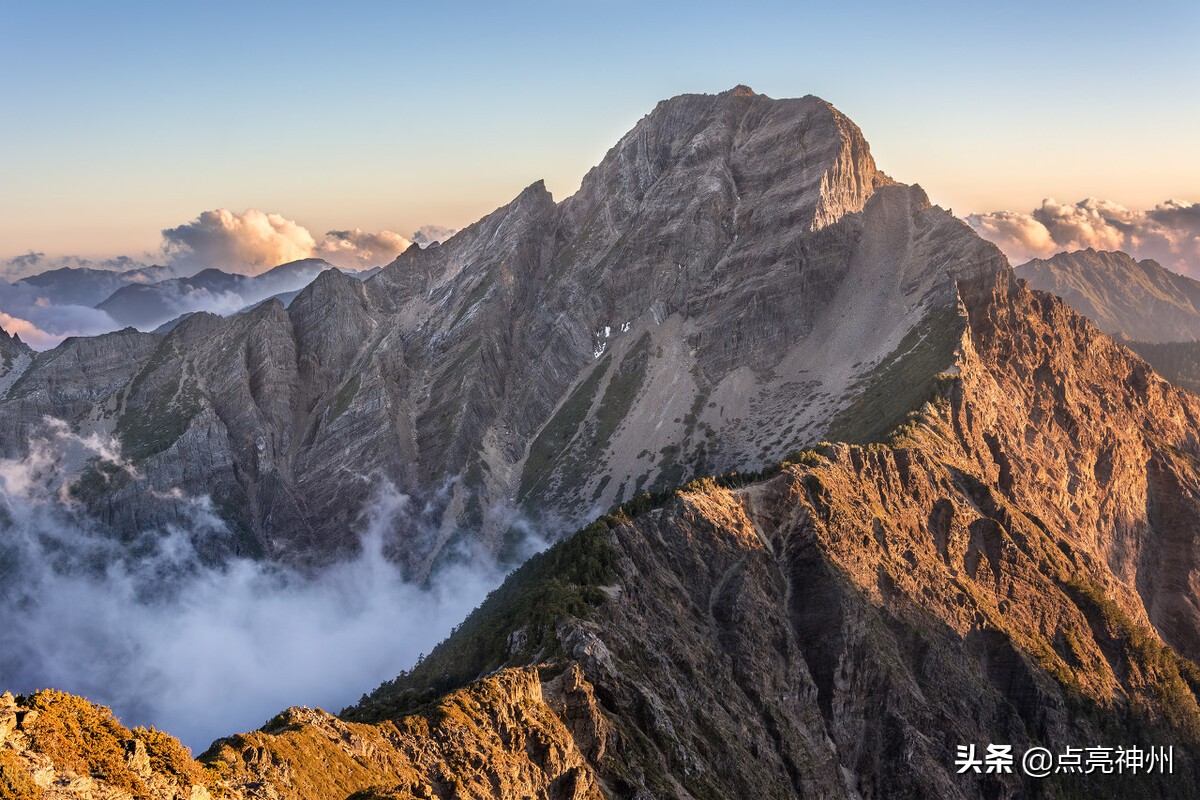 小知识:中国十大名山大川介绍(我国著名山岳海拔面积等情况介绍)