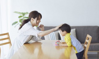 三岁小孩就打架怎么办才好，三岁宝宝打架怎么办