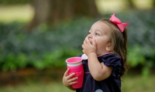 怎么样帮助孩子克服怕水 如何让小孩不怕水