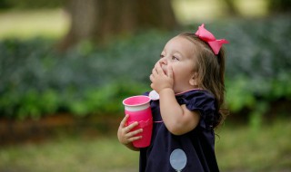 如何教育孩子洗澡不要玩水（怎样教育幼儿不要玩水）