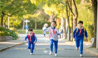 初二学生叛逆厌学该怎么办（初三学生叛逆厌学怎么办）