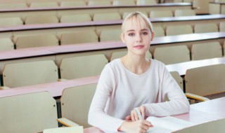 初中生女孩早恋怎么和他沟通（初中生女孩早恋怎么和他沟通聊天）